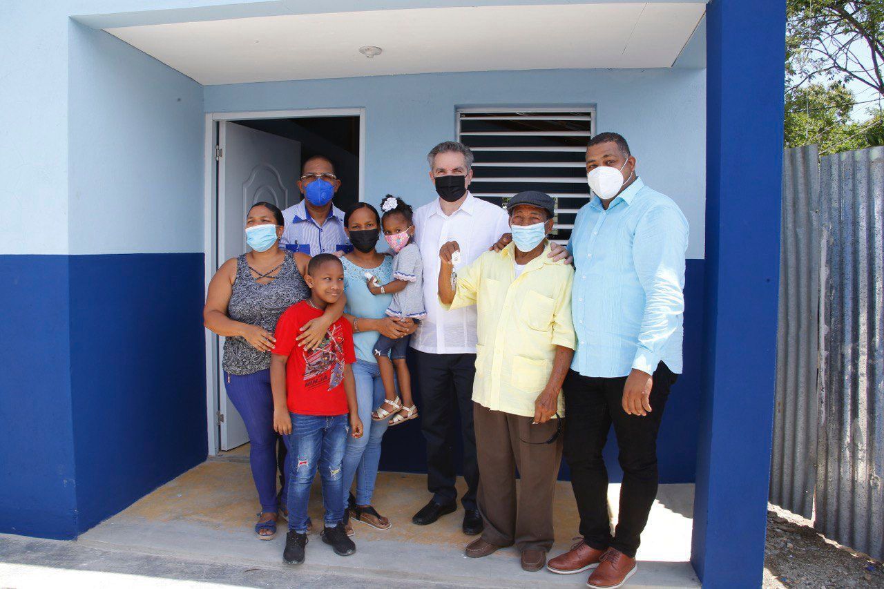 Gobierno entrega otras diez viviendas a familias escasos recursos de San Pedro de Macorís - Noticias de hoy en República Dominicana | De Último Minuto