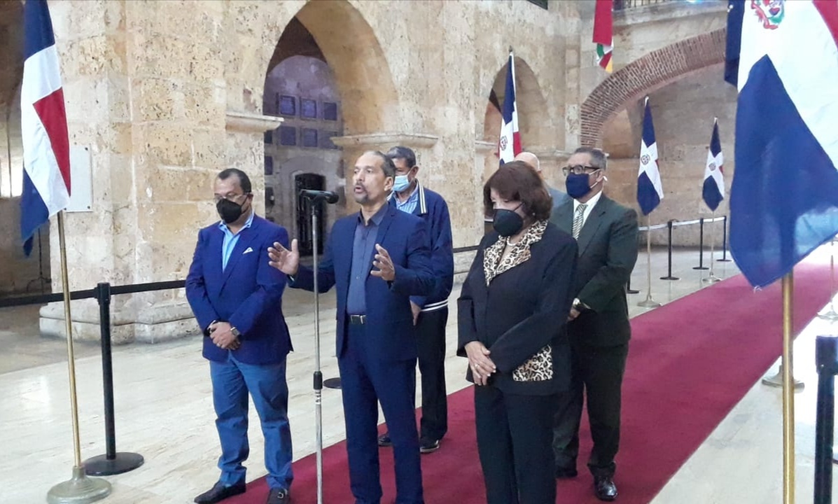 Efemérides Patrias deposita ofrenda floral en honor a héroes de lucha nacionalista - Noticias de hoy en República Dominicana | De Último Minuto