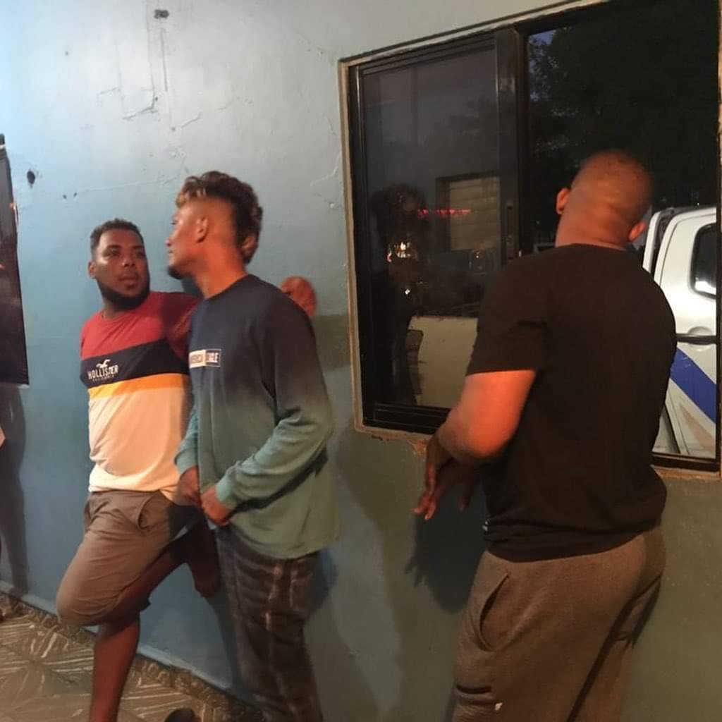 Cuatro Personas y varios vehículos detenidos en el Río Bella Vista de Sosúa - Noticias de hoy en República Dominicana | De Último Minuto