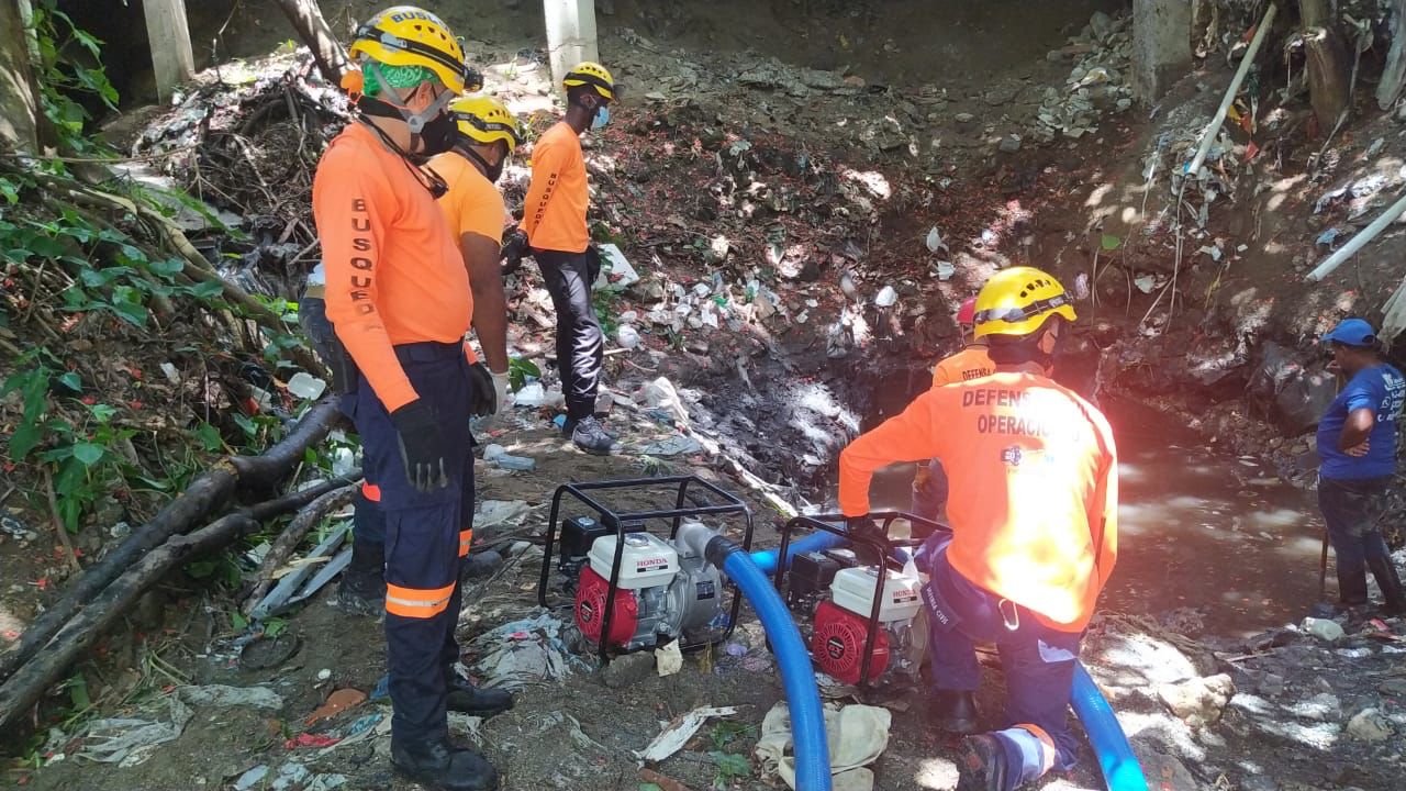Defensa Civil halla cuerpo de niño que fue arrastrado por cañada - Noticias de hoy en República Dominicana | De Último Minuto