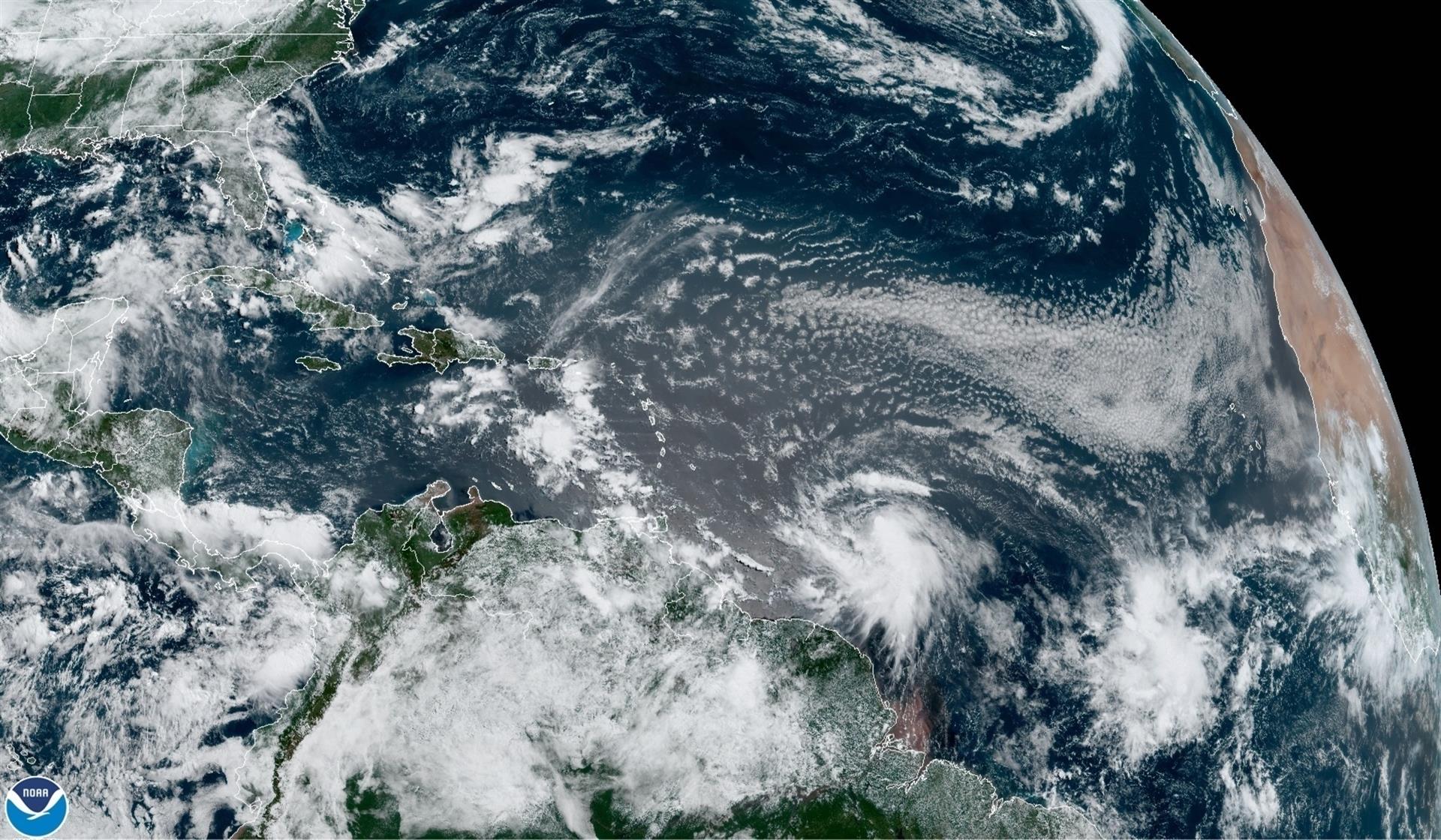 Jamaica y la República Dominicana, bajo alerta por la llegada de la tormenta Elsa - Noticias de hoy en República Dominicana | De Último Minuto