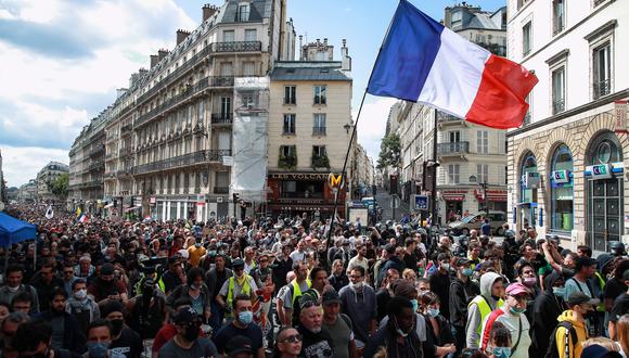 Imagen de las protestas francesa contra las medidas para apaciguar el golpe del coronavirus, hoy en París. EFE