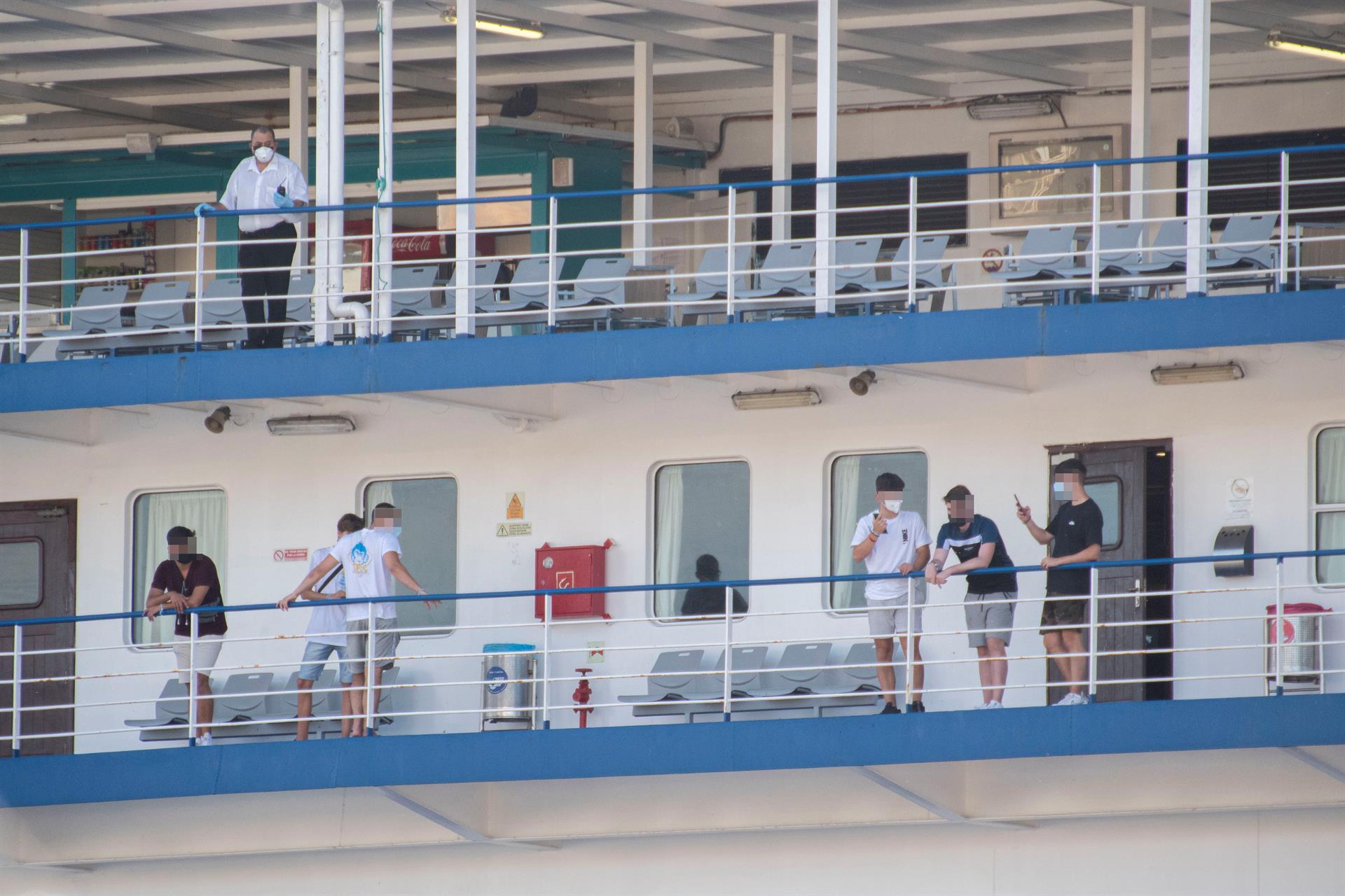 Más de 100 jóvenes españoles abandonan el confinamiento forzoso en Mallorca - Noticias de hoy en República Dominicana | De Último Minuto