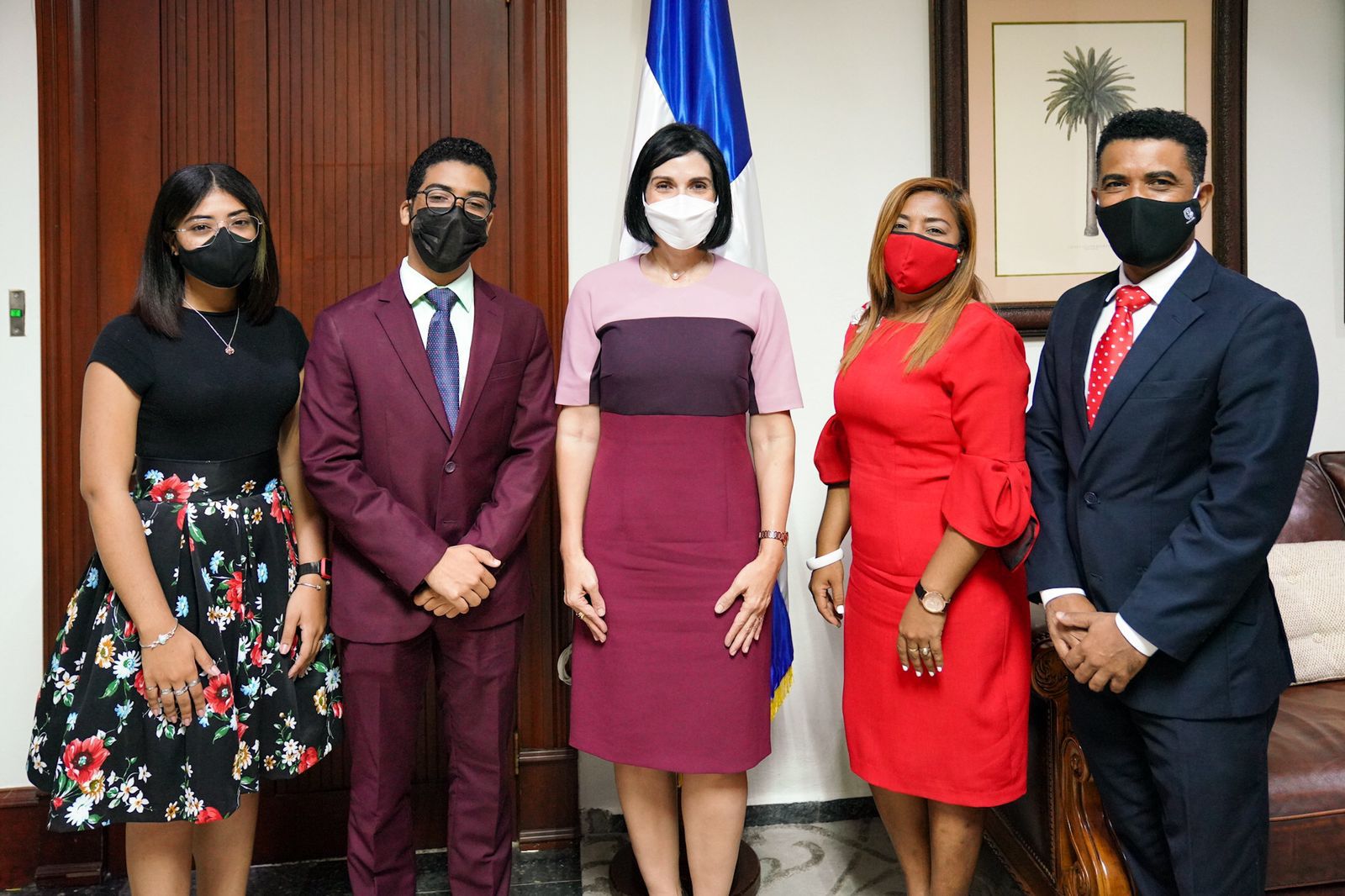 Raquel Arbaje exhorta jóvenes a no permitir que las circunstancias dicten su futuro - Noticias de hoy en República Dominicana | De Último Minuto