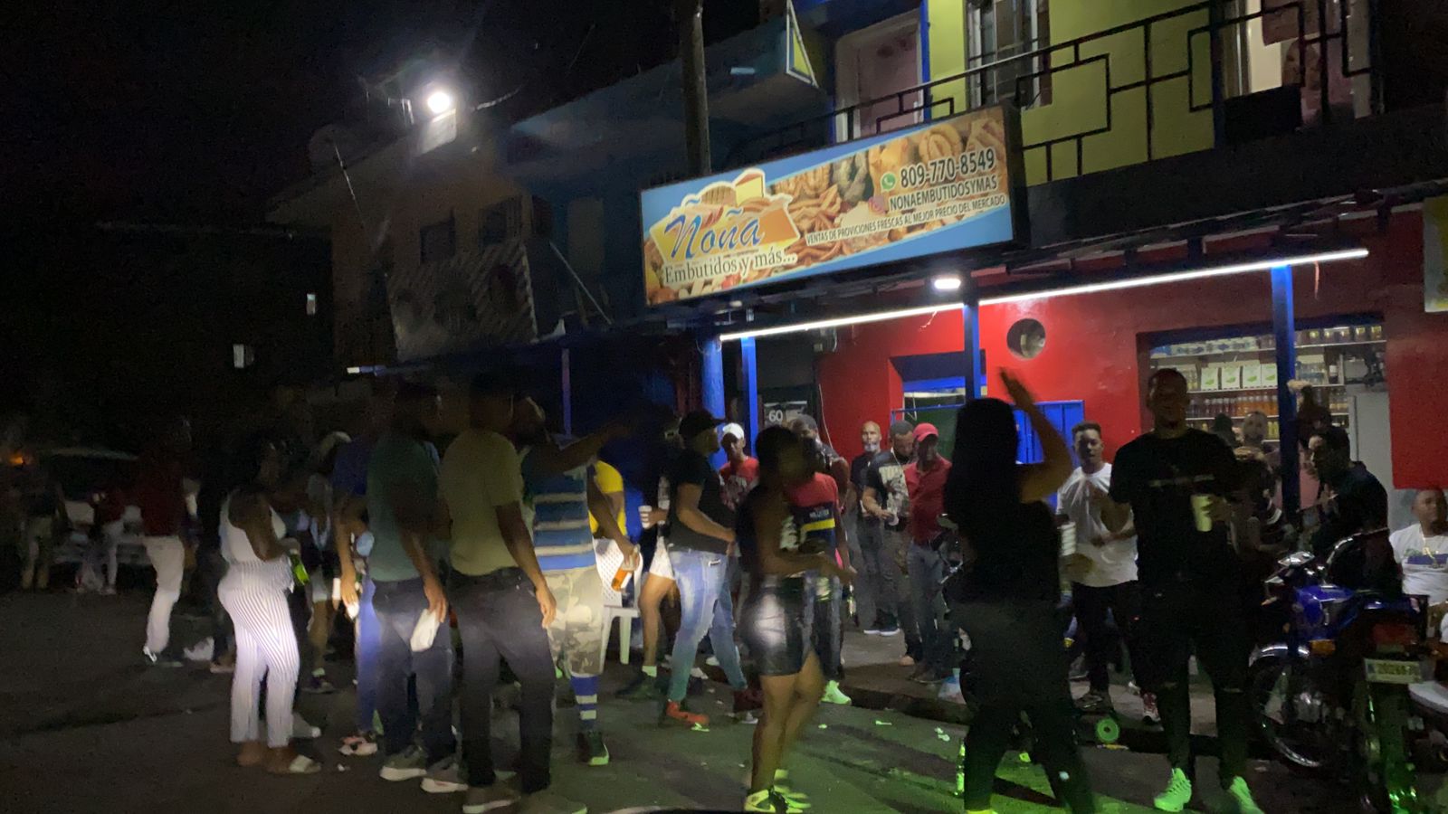 Nuevo horario de toque de queda activa "teteos" en barrios de la capital - Noticias de hoy en República Dominicana | De Último Minuto