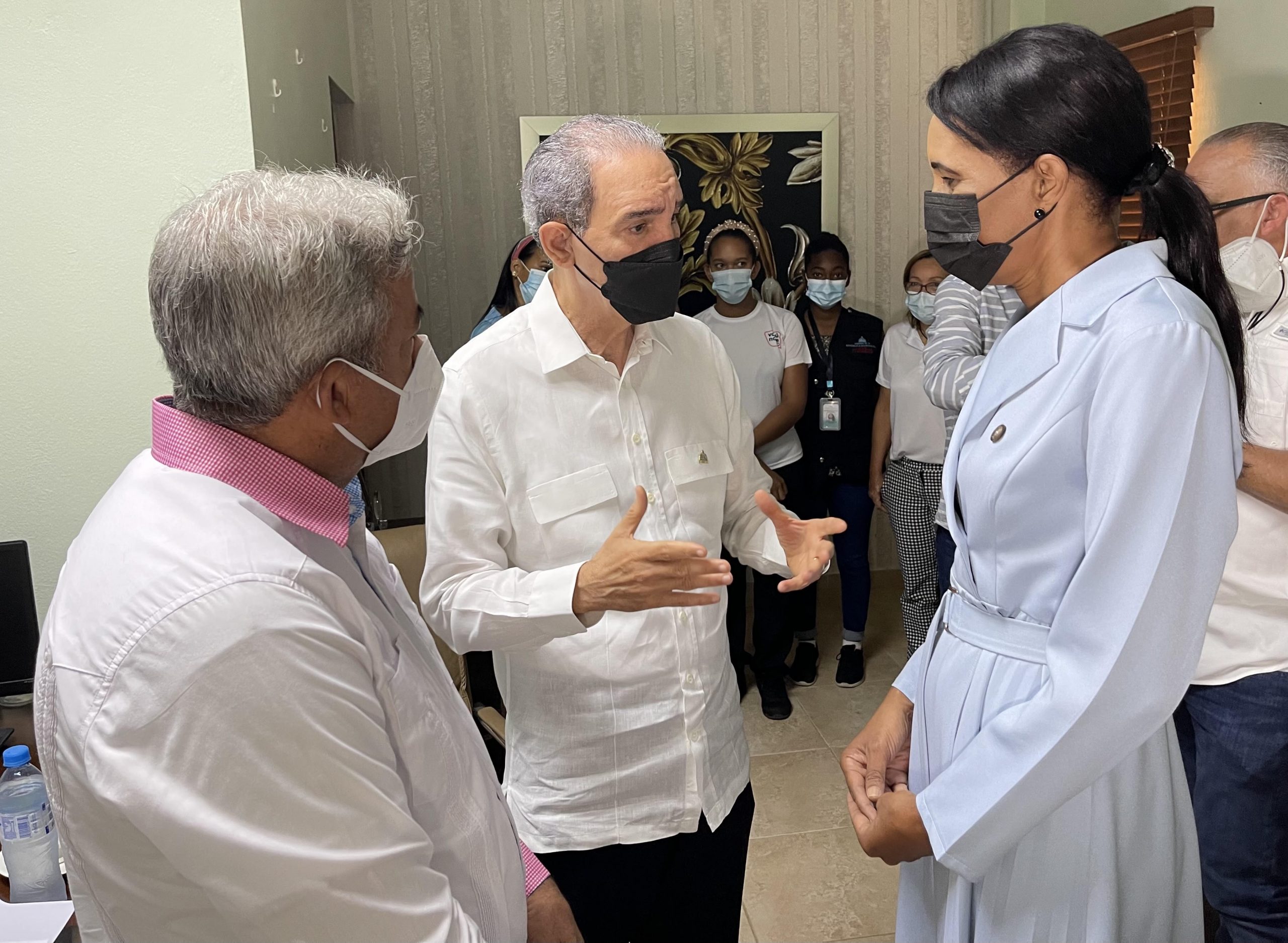 García Fermín acompaña a higüeyanos en jornada de vacunación contra COVID-19 - Noticias de hoy en República Dominicana | De Último Minuto