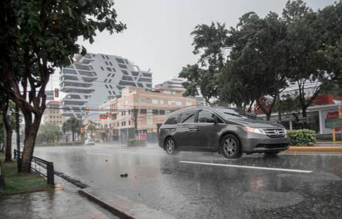 Inicia la lluvia en el Gran Santo Domingo por paso de huracán Elsa - Noticias de hoy en República Dominicana | De Último Minuto