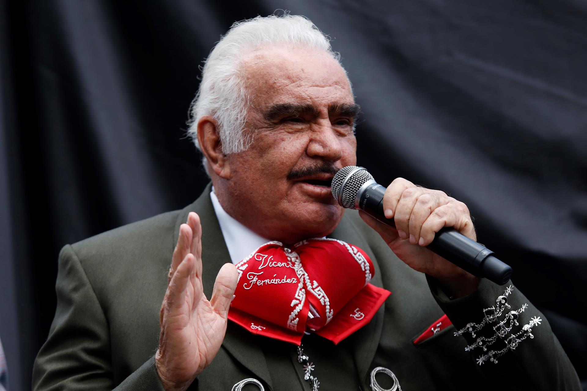 Vicente Fernández es hospitalizado en México por lesión en las cervicales - Noticias de hoy en República Dominicana | De Último Minuto