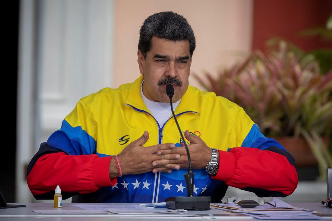Nicolás Maduro saluda firma de memorándum para diálogo con oposición venezolana