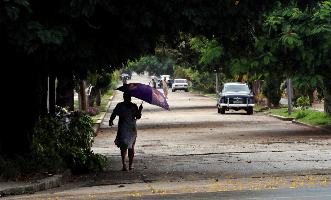 Ida se convierte en huracán categoría 4; aumenta amenaza sobre EEUU