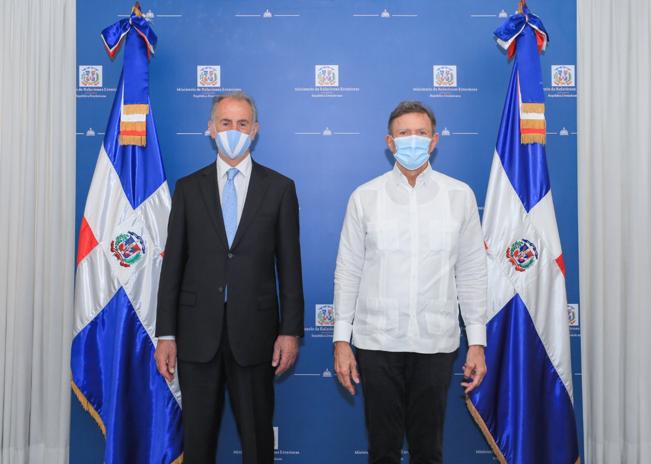 RD y Argentina acuerdan cooperar para potenciar viñedos y elaboración de vinos de calidad - Noticias de hoy en República Dominicana | De Último Minuto