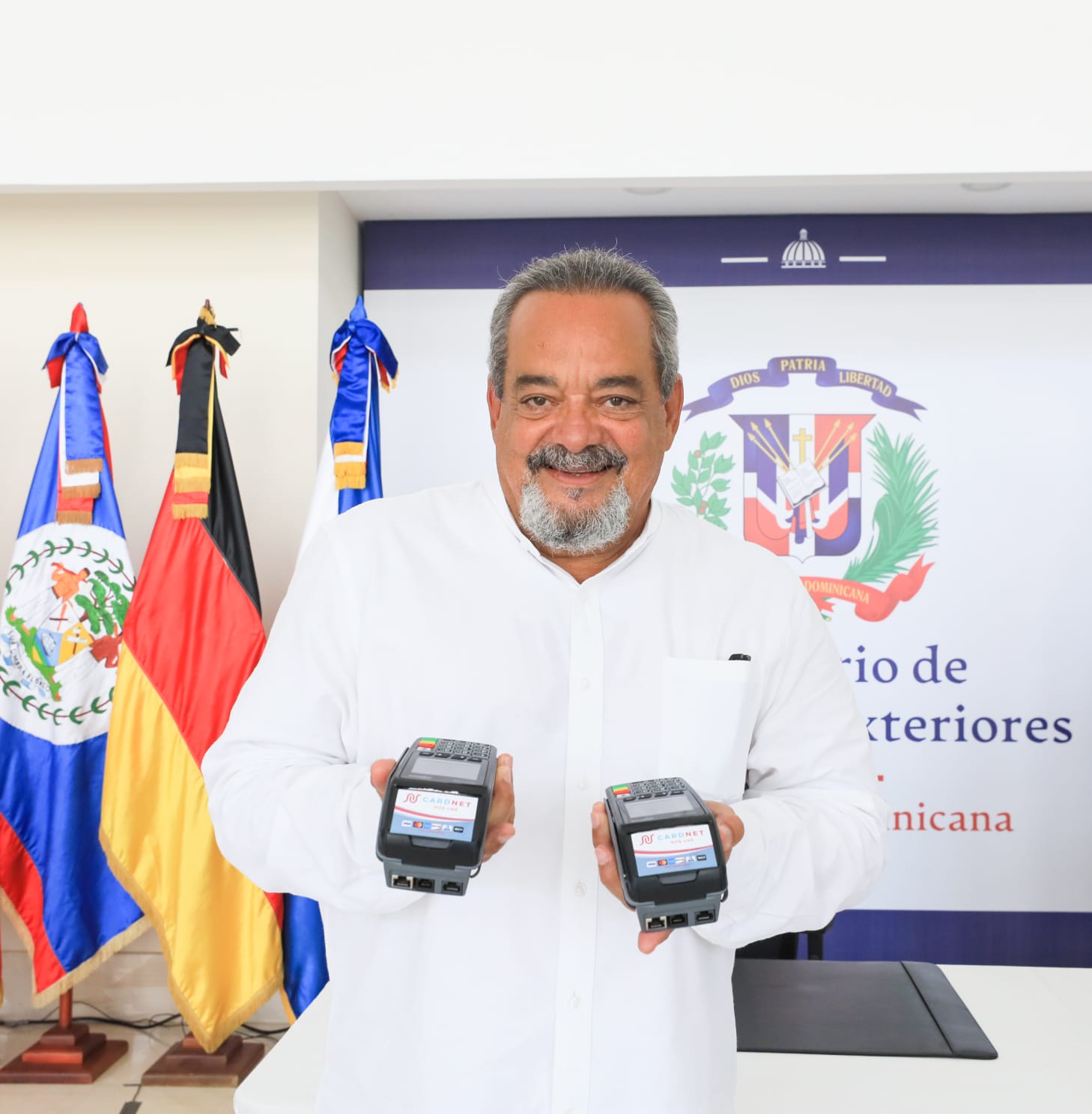 Consulado dominicano en Los Ángeles aceptará pagos con tarjetas de crédito y débito - Noticias de hoy en República Dominicana | De Último Minuto