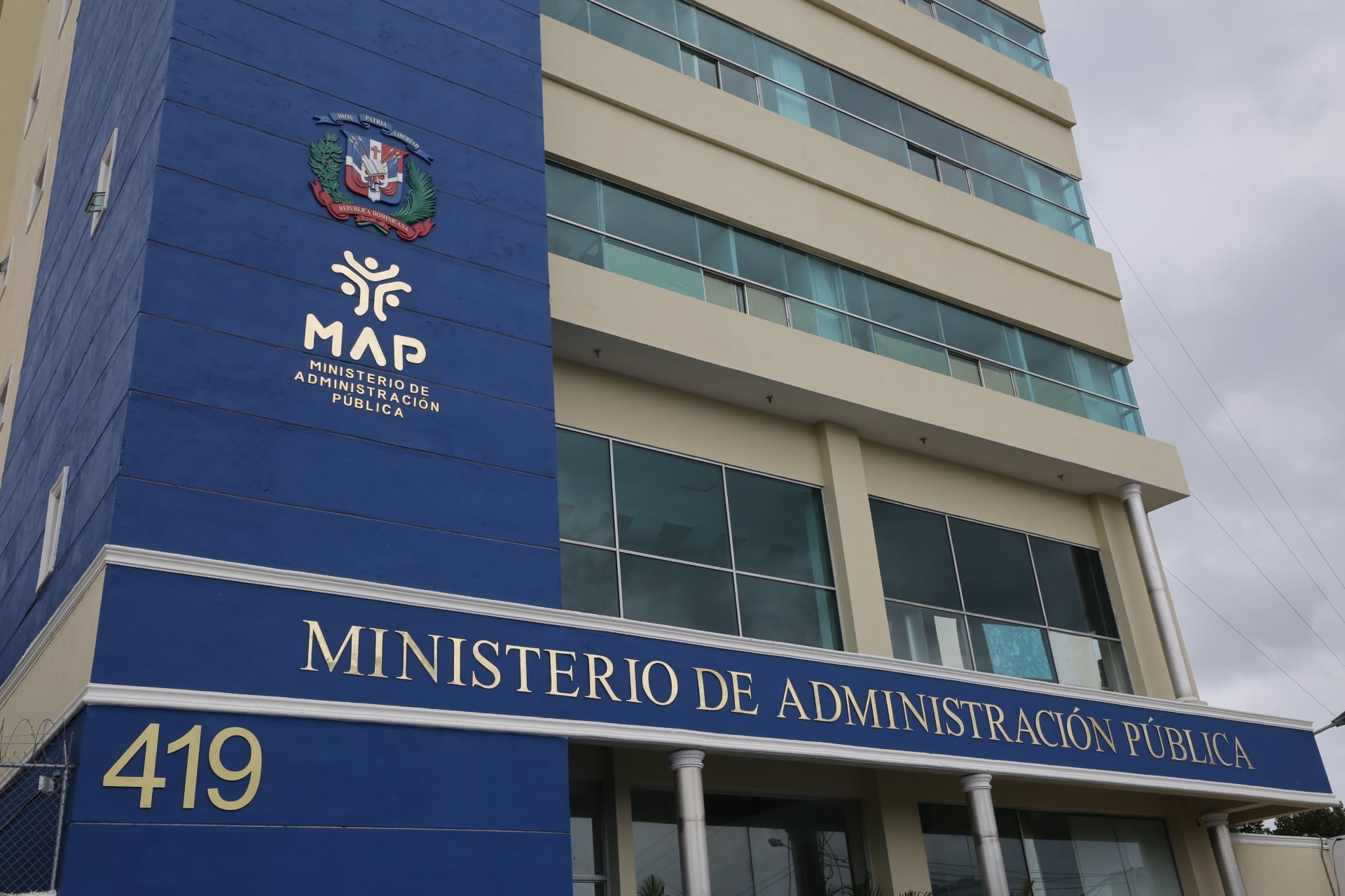 Gobierno ordena empleados públicos retornarán a horario habitual a partir del 17 de agosto