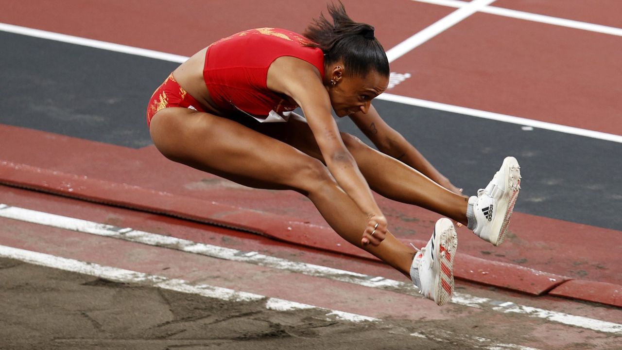 Lluvia de emociones por el bronce de Ana Peleteiro en su Ribeira natal - Noticias de hoy en República Dominicana | De Último Minuto
