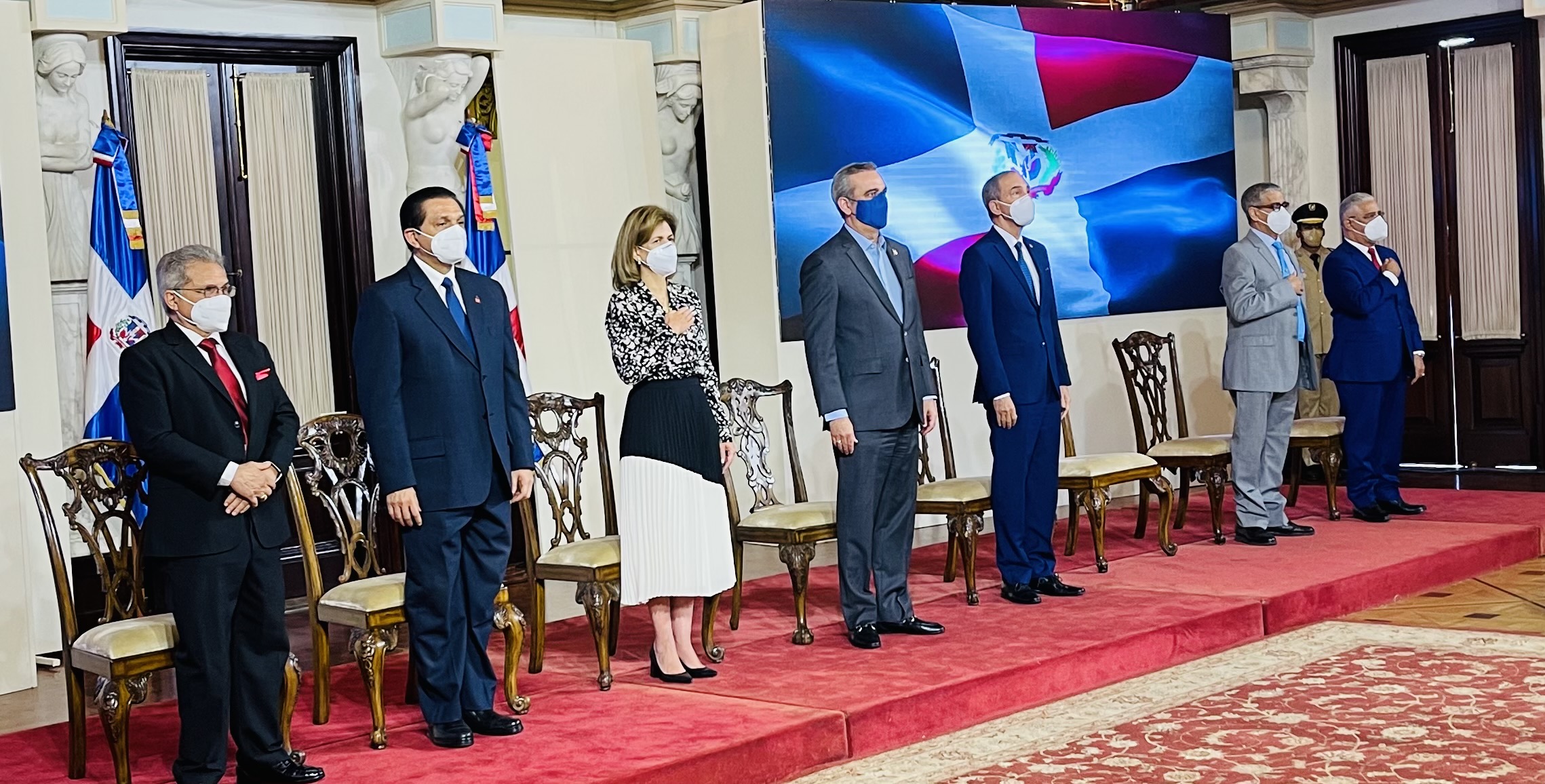 Más de 80 médicos reciben primera recertificación de manos del presidente Abinader - Noticias de hoy en República Dominicana | De Último Minuto