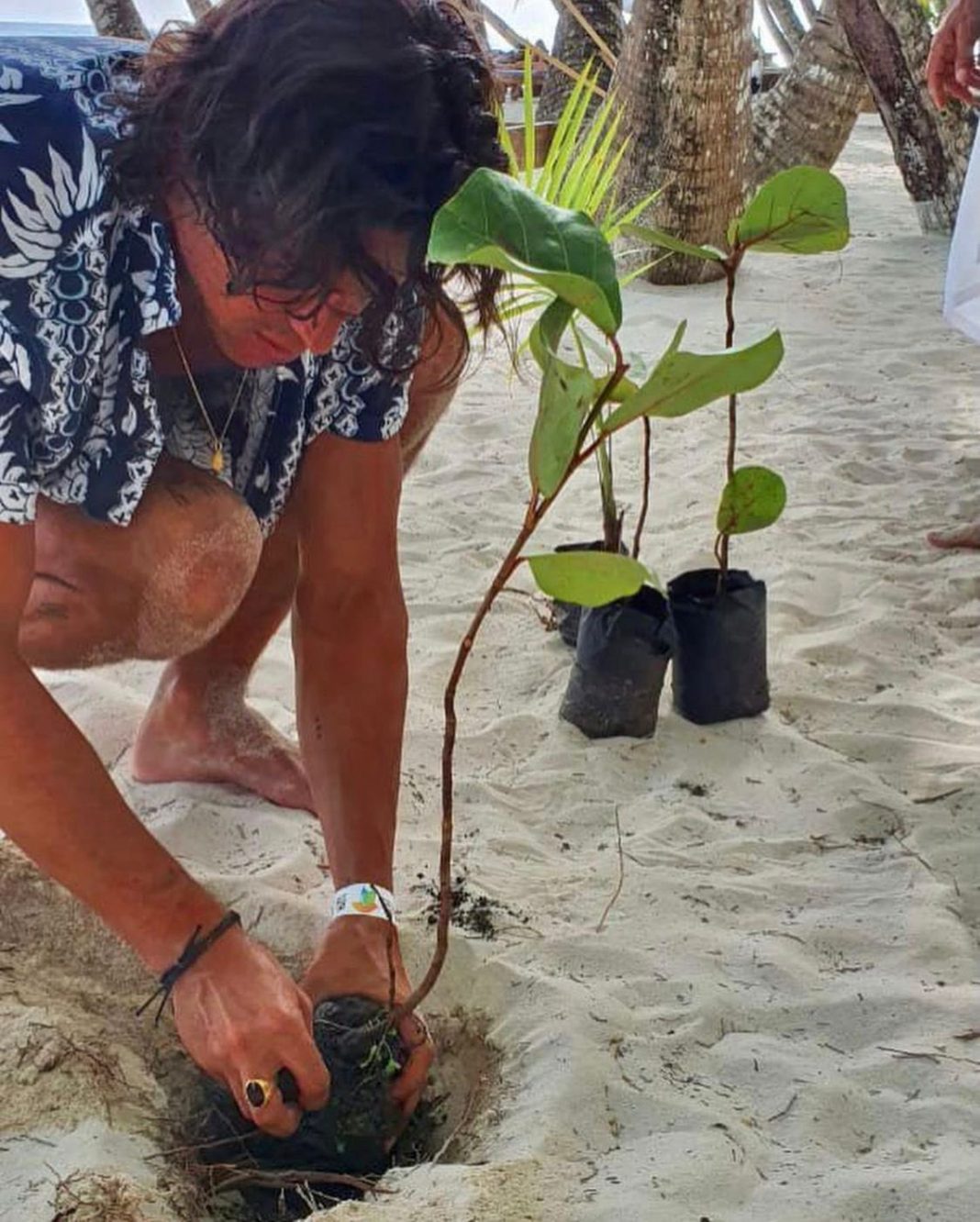 Mario Casas se suma a la jornada de restauración ecológica en RD