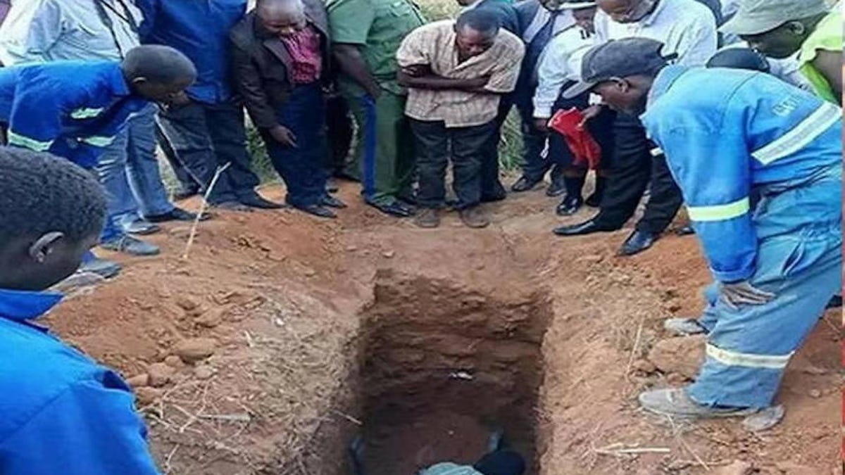 Pastor muere tras enterrarse vivo al intentar ‘emular a Jesús’ y resucitar al tercer día