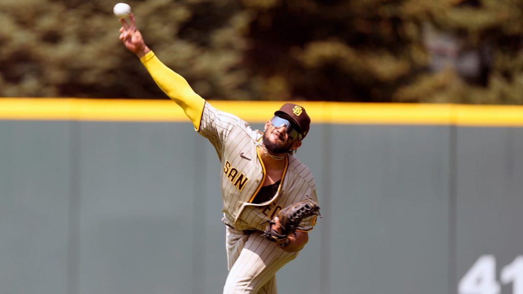 Fernando Tatis Jr. por primera vez en el CF de Padres