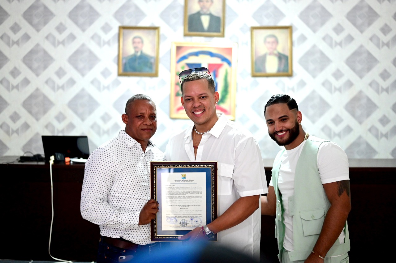 Ayuntamiento de Montecristi declara cantautor como huésped distinguido - Noticias de hoy en República Dominicana | De Último Minuto