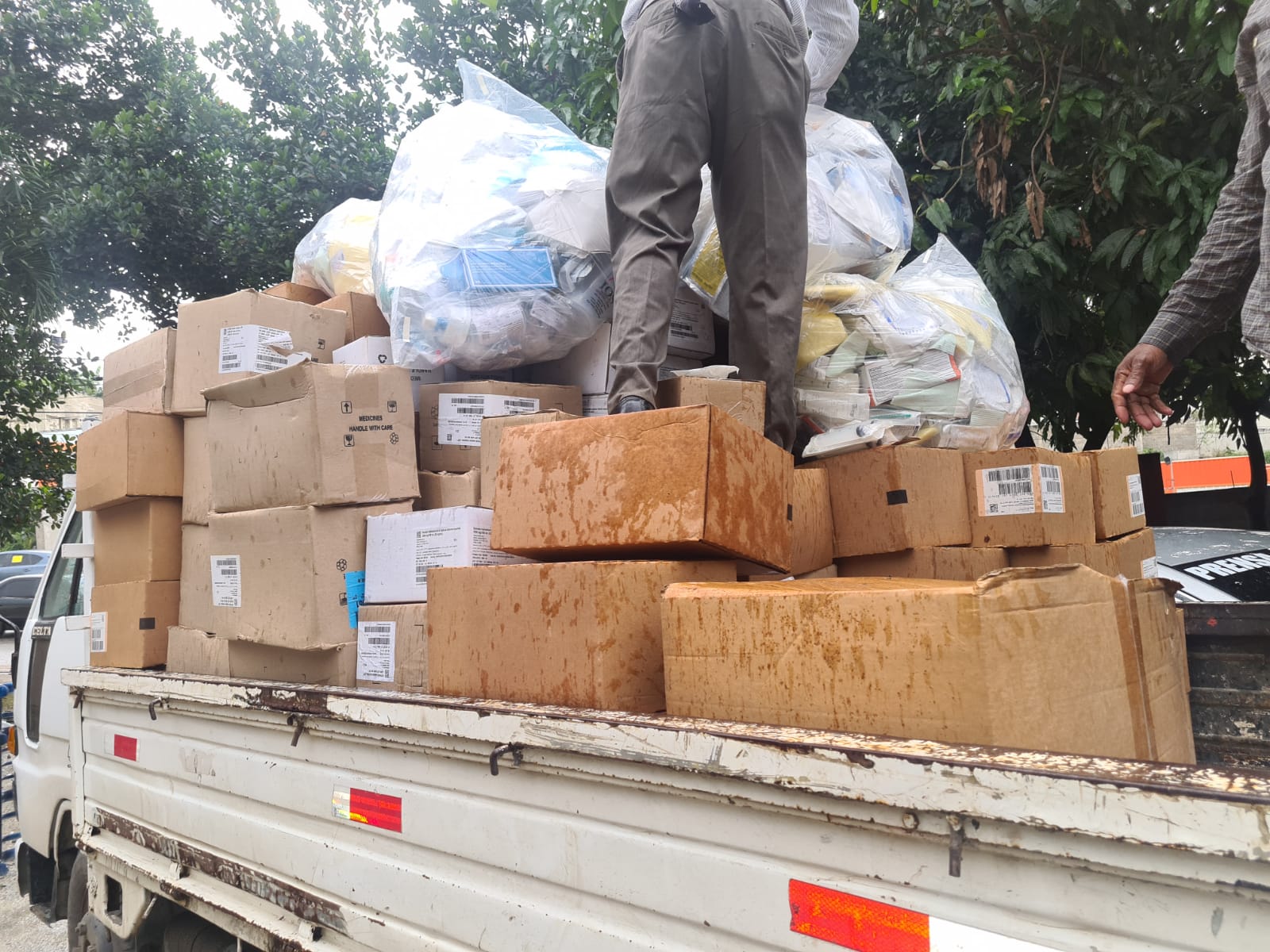 Fundación Cruz Jiminian envía varios camiones de medicamentos, camas y ropa para Haití - Noticias de hoy en República Dominicana | De Último Minuto