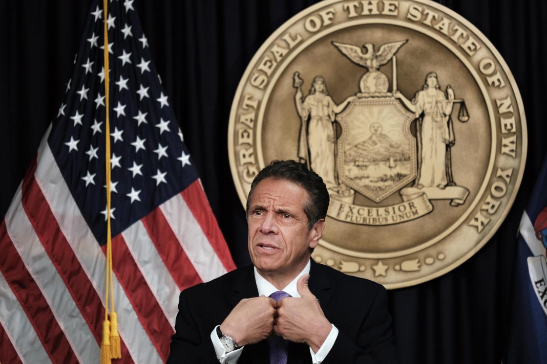 Gobernador de Nueva York afronta investigación criminal por denuncia de acoso sexual