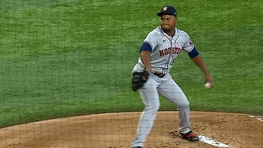 Dominicano Framber Valdez clave en victoria de Astros sobre Rangers