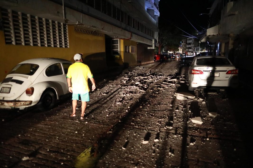 Fuerte sismo sacude el centro y sur de México