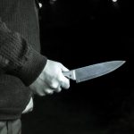 Policía apresa a un hombre que amenazó a su pareja con un cuchillo - Noticias de hoy en República Dominicana | De Último Minuto