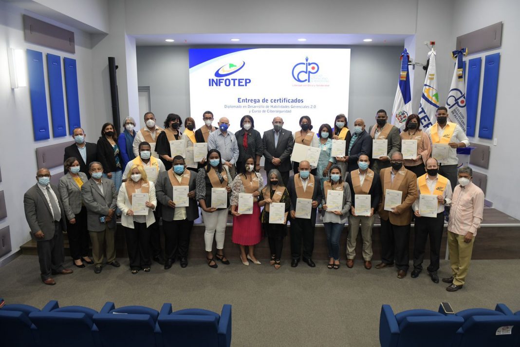 INFOTEP y CDP entregan certificados a periodistas egresados de capacitación técnico-profesional