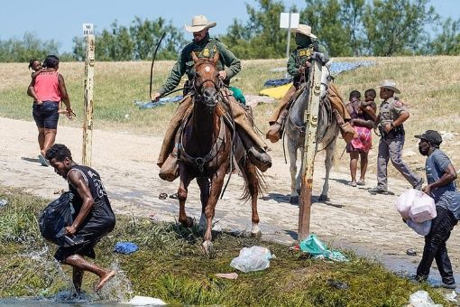 Investigan represión policial a migrantes haitianos en Estados Unidos