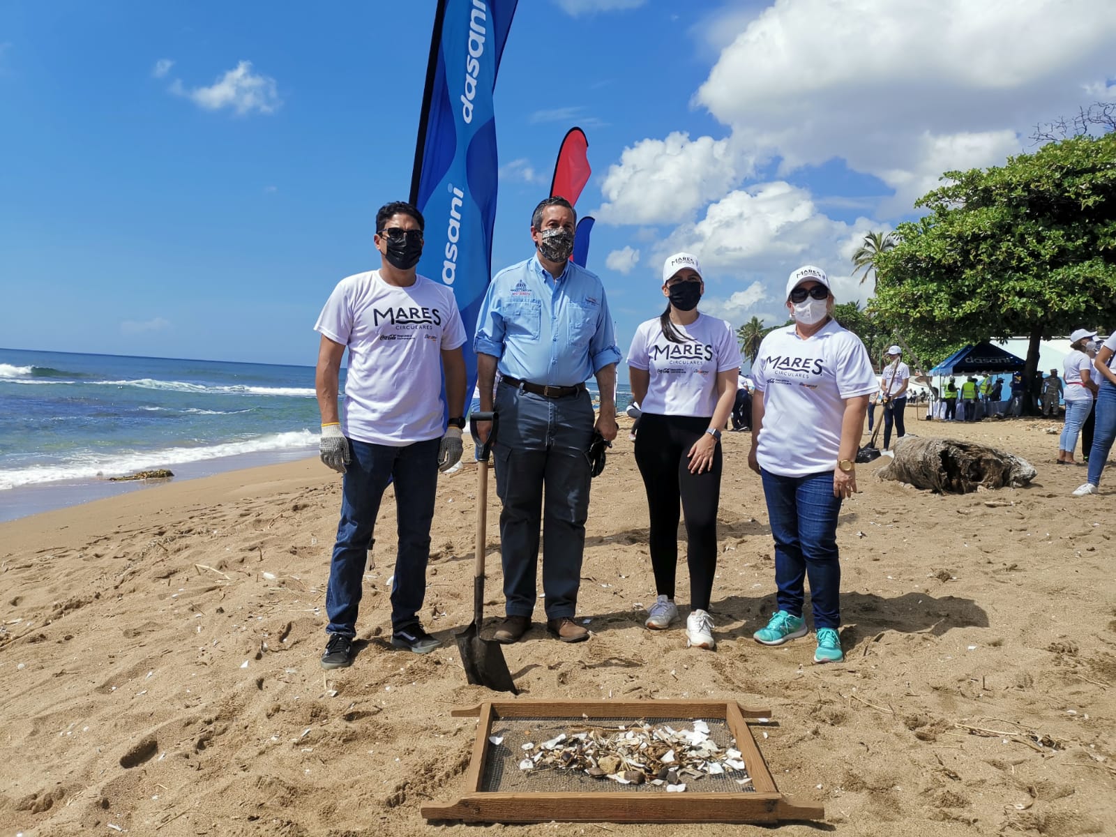Realizan jornada simultánea de limpieza de playas y ríos en RD