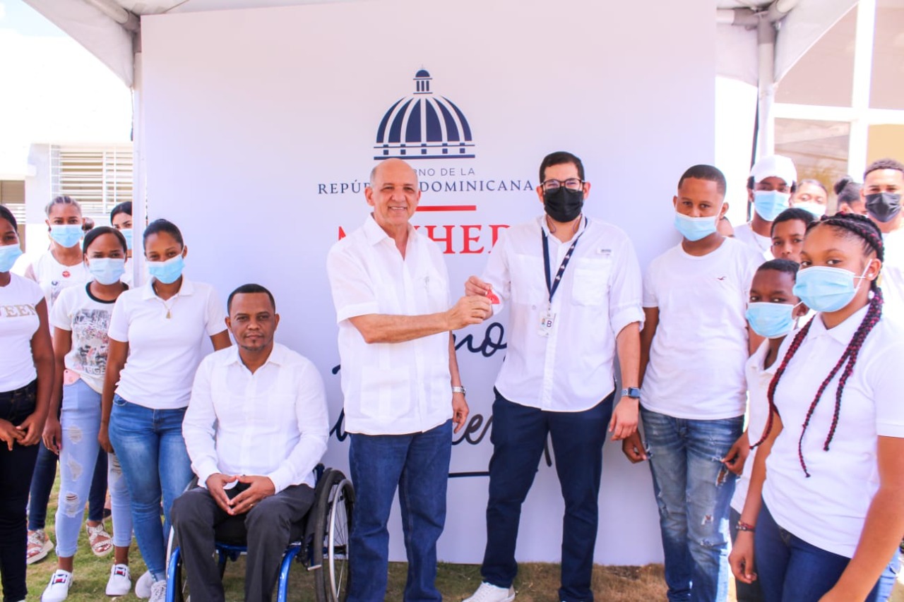Isidro Torres entrega Centro Tecnológico Comunitario en Bayaguana - Noticias de hoy en República Dominicana | De Último Minuto