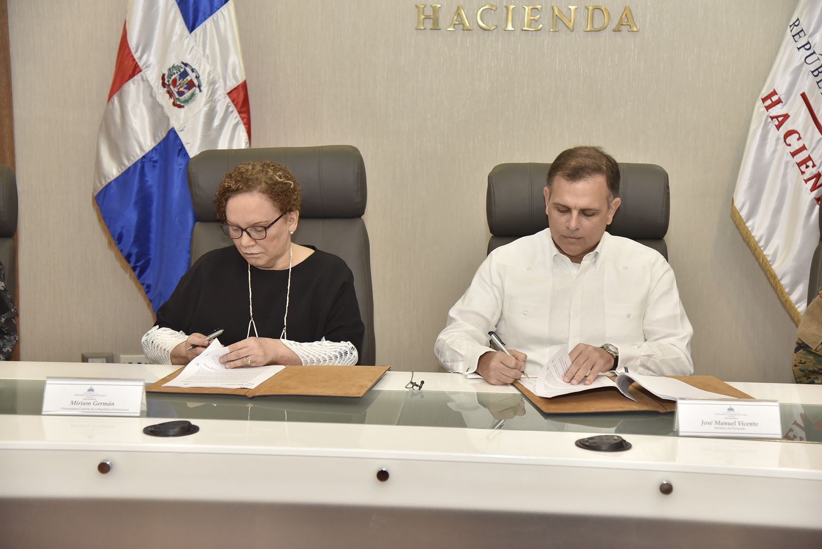 Hacienda y Procuraduría suscriben nuevo protocolo para la persecución de Bancas de apuestas - Noticias de hoy en República Dominicana | De Último Minuto