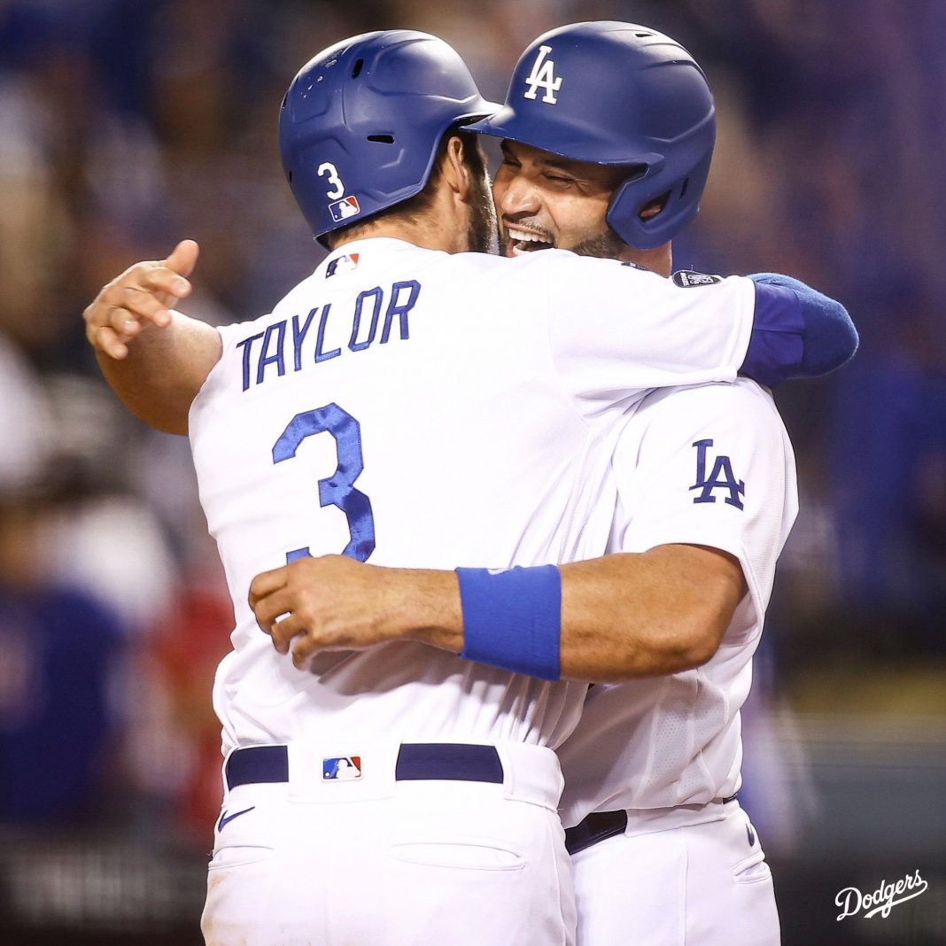 ¡Los Dodgers siguen vivos! Con festival de batazos acercan serie ante Bravos