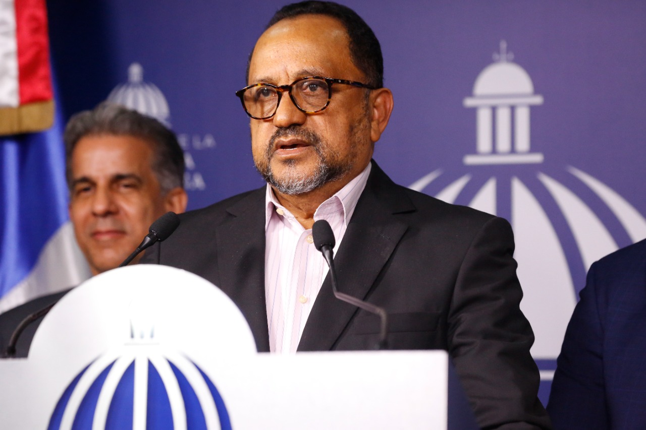 Gobierno contrata 35 abogados para recuperar bienes del Estado en manos particulares