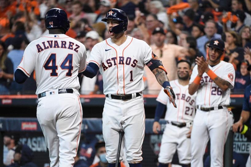 Astros de Houston pican adelante en apertura de Serie Divisional