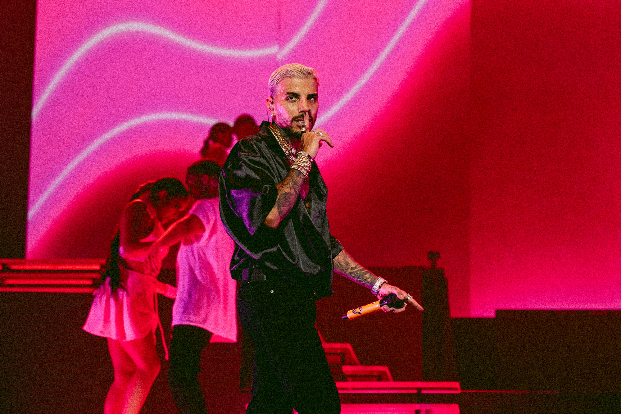 Rauw Alejandro se consagra como el nuevo rey de la música latina - Noticias de hoy en República Dominicana | De Último Minuto
