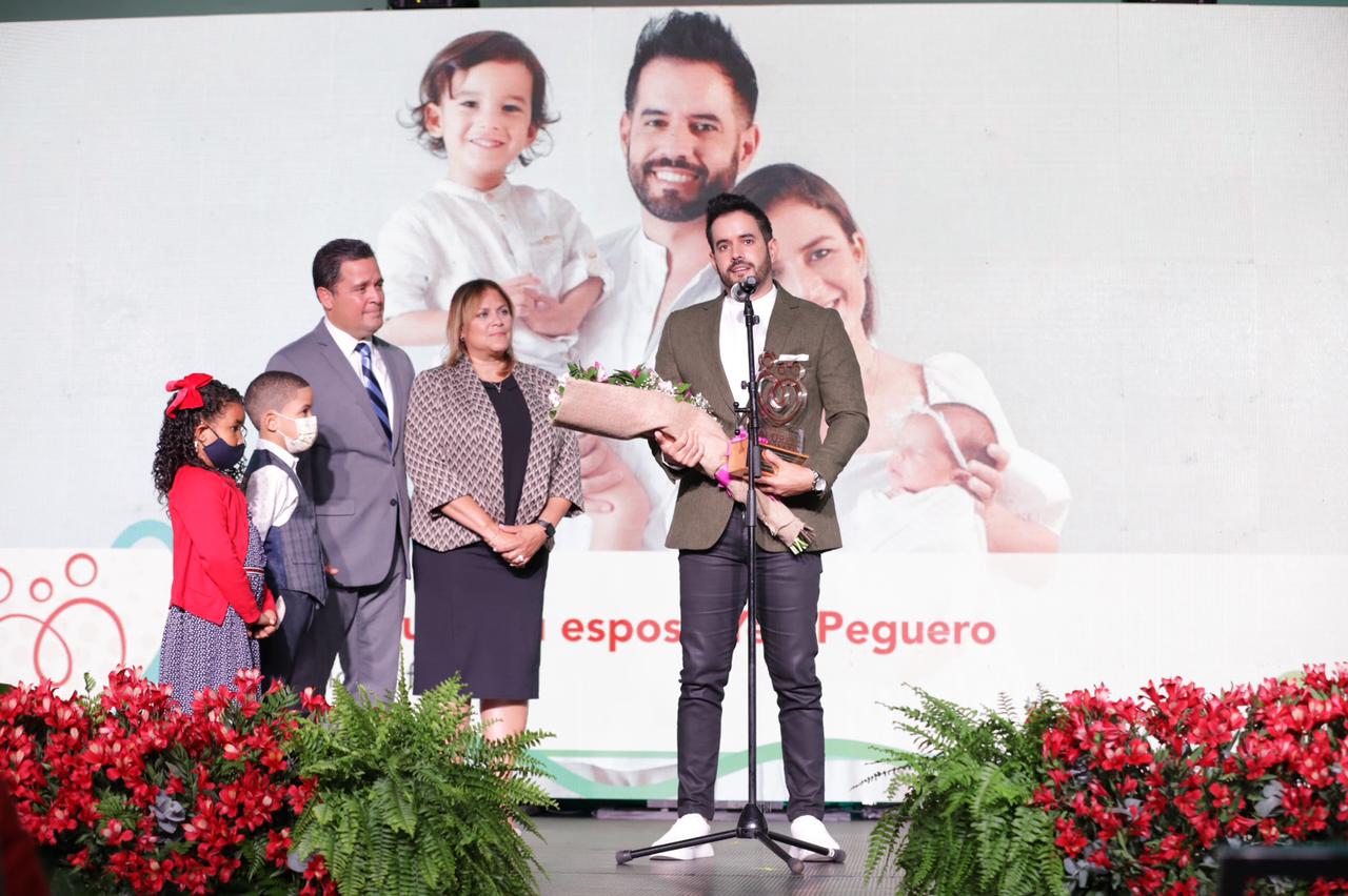 Tres familias dominicanas reciben el Premio de Valores Familiares 2021 - Noticias de hoy en República Dominicana | De Último Minuto