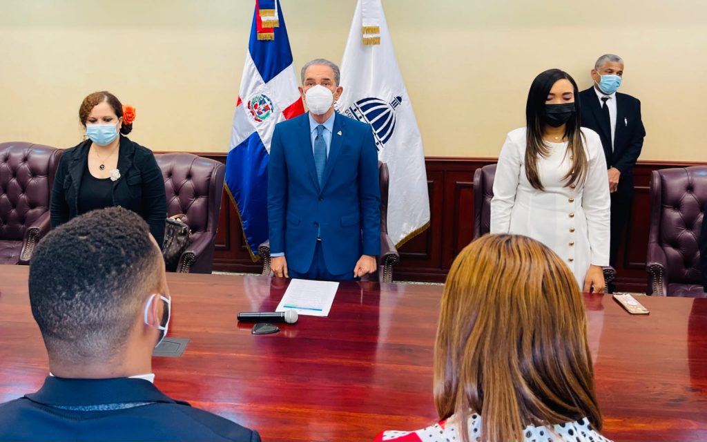 Estudiantes de la región fronteriza viajarán a España para especializarse en ciencias políticas - Noticias de hoy en República Dominicana | De Último Minuto