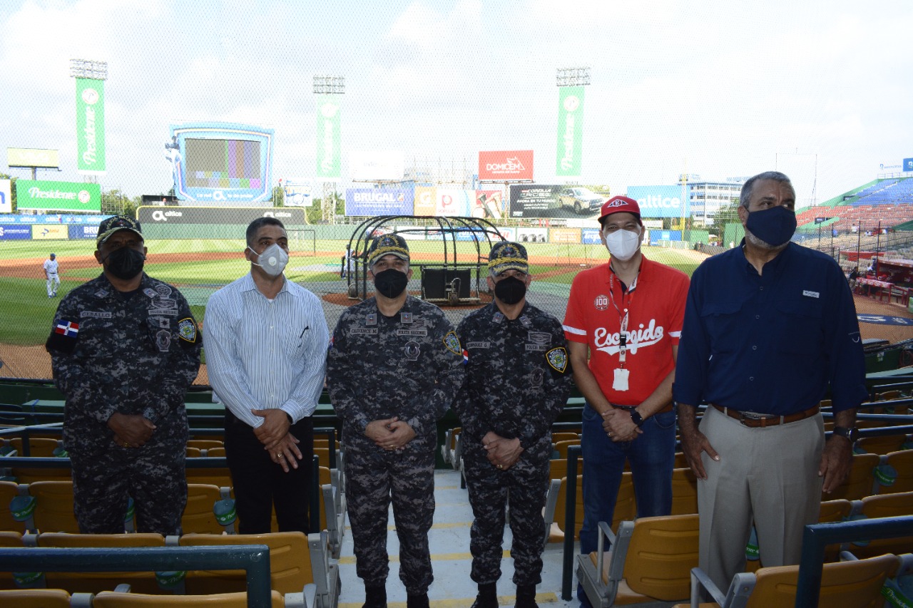 PN garantiza seguridad a los asistentes a torneo de béisbol invernal - Noticias de hoy en República Dominicana | De Último Minuto