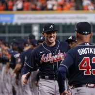 Bravos pican alante y se llevan el Juego 1 de la Serie Mundial
