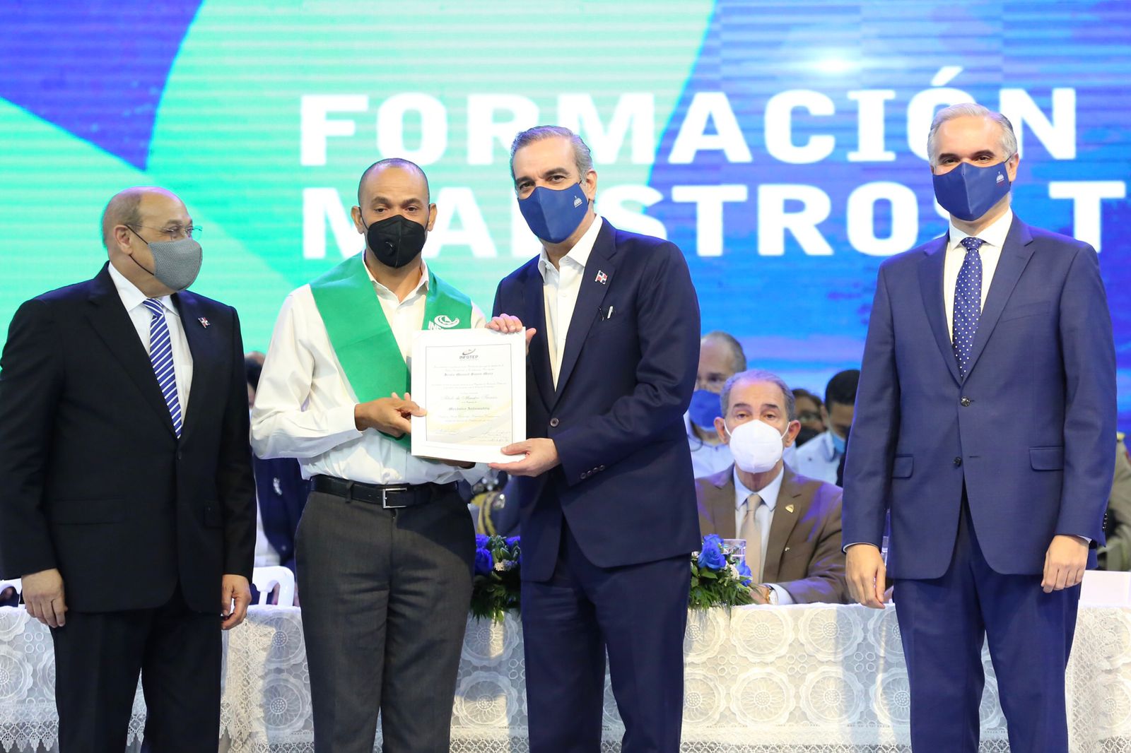 Presidente Abinader encabeza graduación de técnicos y maestros en INFOTEP - Noticias de hoy en República Dominicana | De Último Minuto