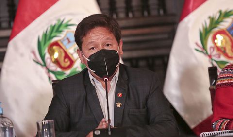 Primer ministro de Perú renuncia al cargo; oposición aplaude y espera conciliación