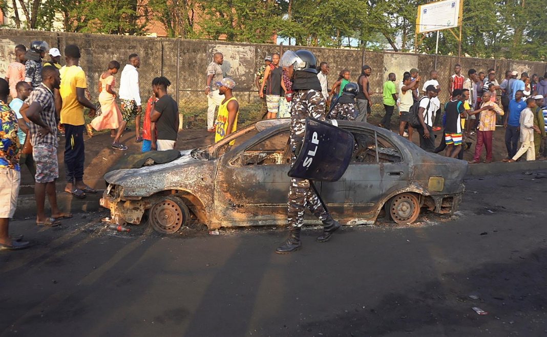 Al menos 98 muertos y 100 heridos tras explotar un camión en Sierra Leona