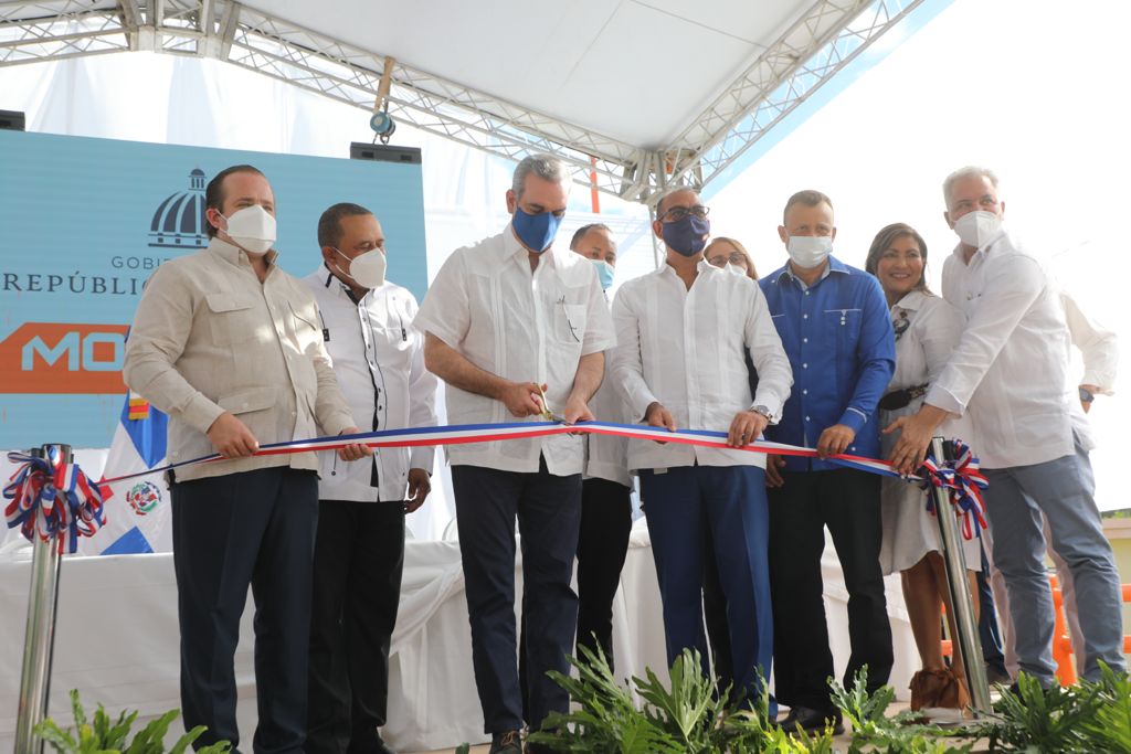 Abinader inaugura y deja iniciadas obras por más de RD$240 millones en San Cristóbal