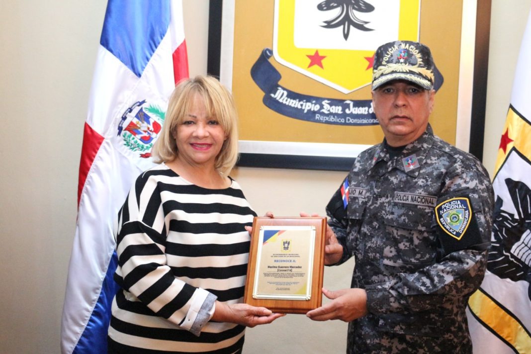 Alcaldesa de SJM reconoce a director regional de la Policía Nacional