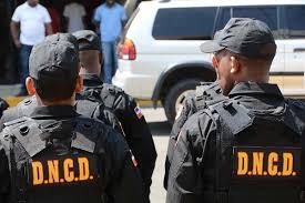 Arrestan a dos hombres y decomisan presumible cocaína en SDE