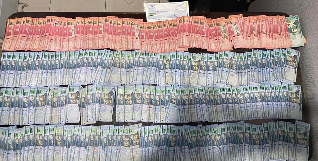 Recuperan más de 400,000 pesos extraviados por comerciante en Esperanza