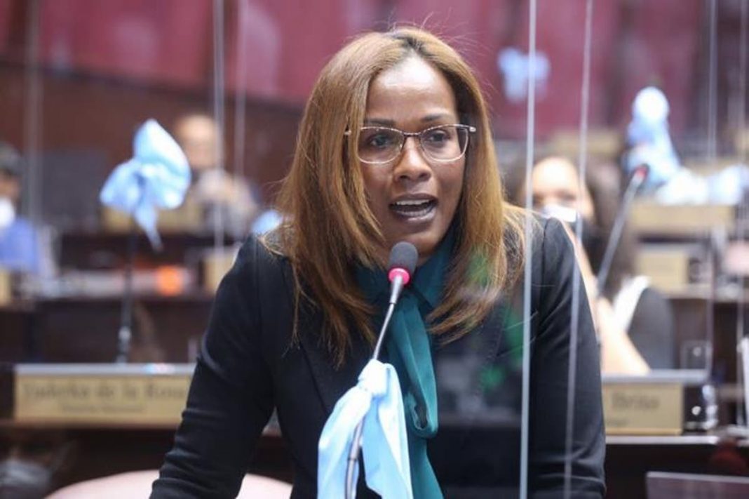 ¡Entre lágrimas! Diputada indignada por eliminación de párrafo en Código Penal