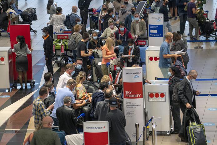 Canadá prohíbe la entrada de extranjeros que hayan viajado por sur de África